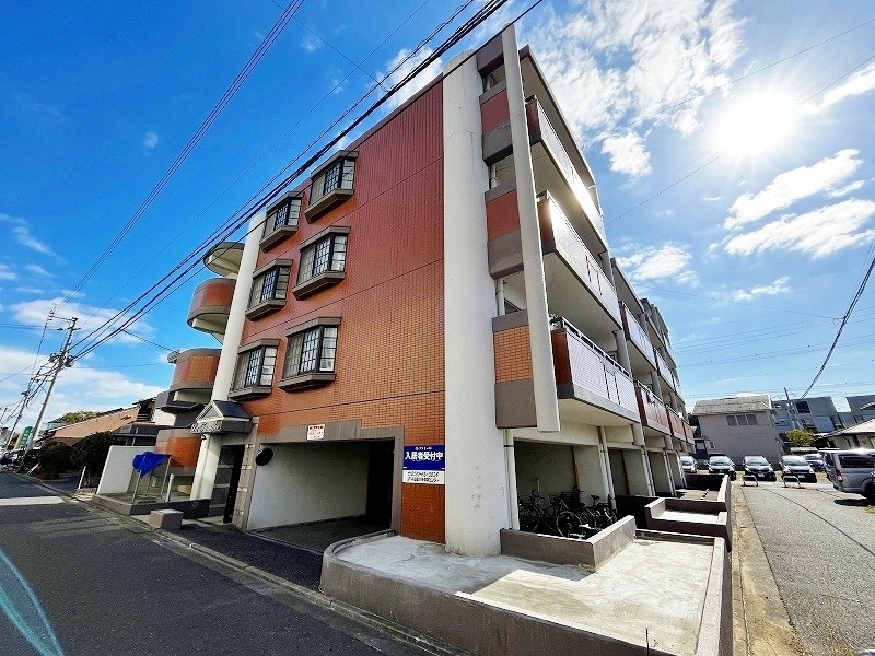 ラ・ファミーユ 402号室 外観