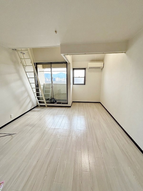 ＭＯＯＮ下到津Ｃ棟 リビング