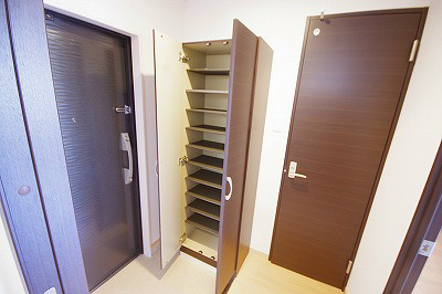 グレースコート砂津 玄関