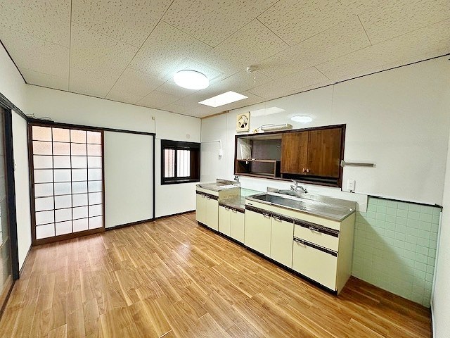 西台良町3丁目戸建 リビング