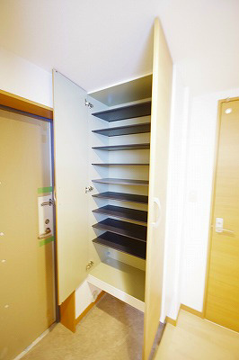 Ｓ－ＣＯＵＲＴ（エスコート）  玄関