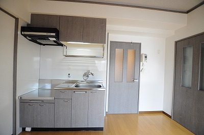 ロイヤルセンターＢＬＤ キッチン