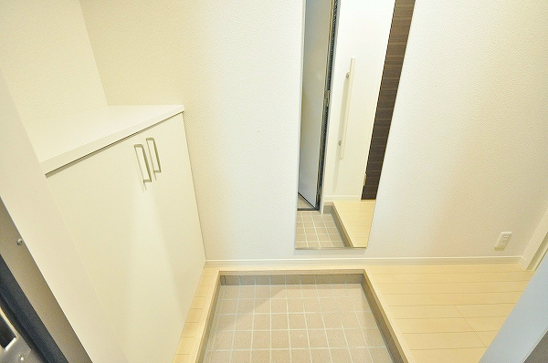 シャーメゾン旭町 玄関