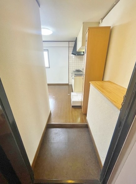 エステート足立 玄関