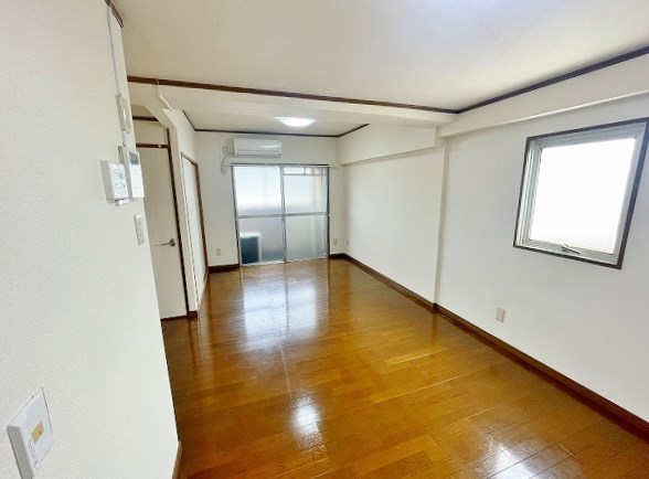 エステート足立 リビング