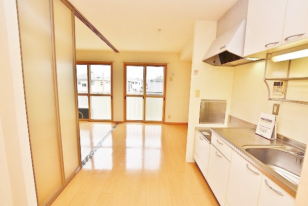 シャトン・アイ　Ｂ棟  リビング