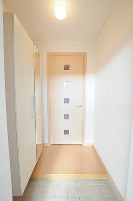 エール湯川B 玄関