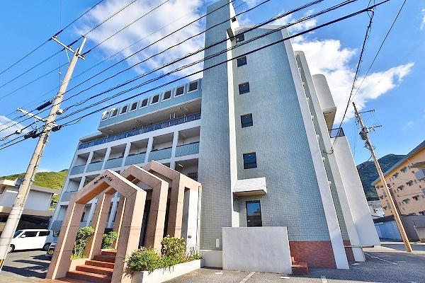 シェーネルボーネン  401号室 外観