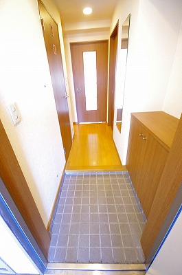 オールセインツ  玄関