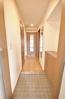 オールセインツ  玄関