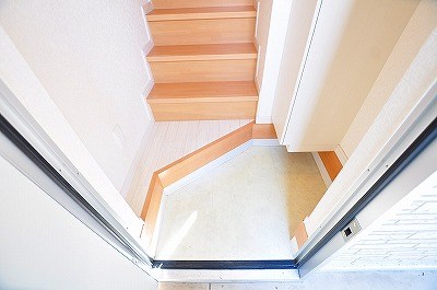 ラディエ足原 玄関