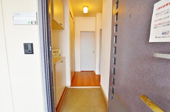 ウェールズ紫　Ｃ棟  玄関