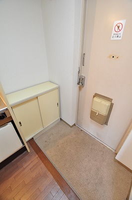 イーグルビル  玄関