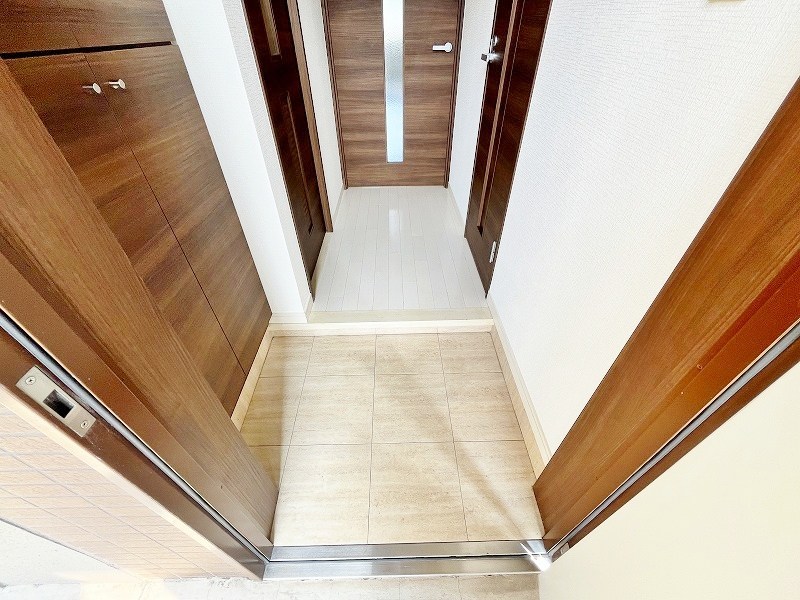 THE　SQUARE・Suite　Residence（ザ・スクエアスイートレジデンス） 玄関