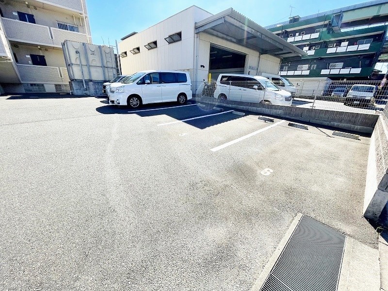 フローラ菜園場 駐車場