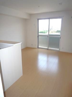 ウィステリア中吉田Ⅲ  リビング