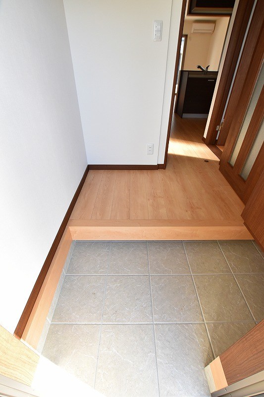ハイヒルズ下曽根   玄関
