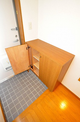 オールセインツ 玄関