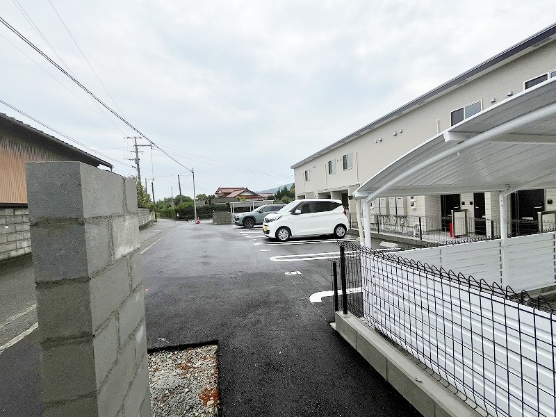 グラン・タウルス 駐車場