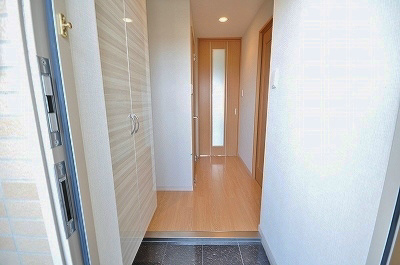 ウイングス三萩野 玄関