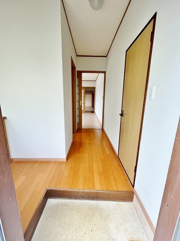 湯川一丁目貸家 玄関