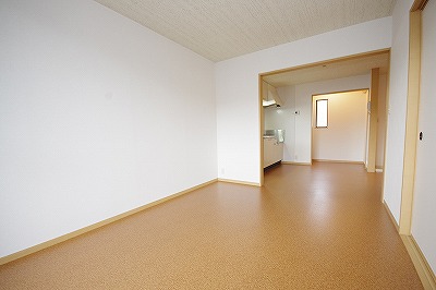 リヴァー下到津 リビング