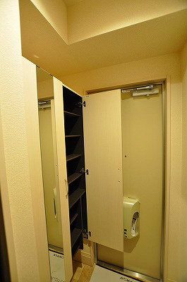 メゾンプランタニエールキャトル 玄関