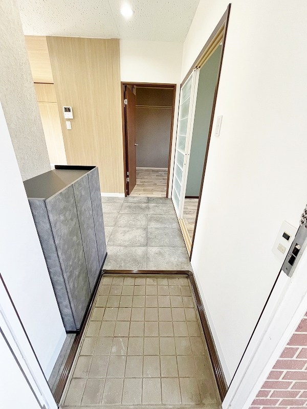 ウインディア岡 玄関