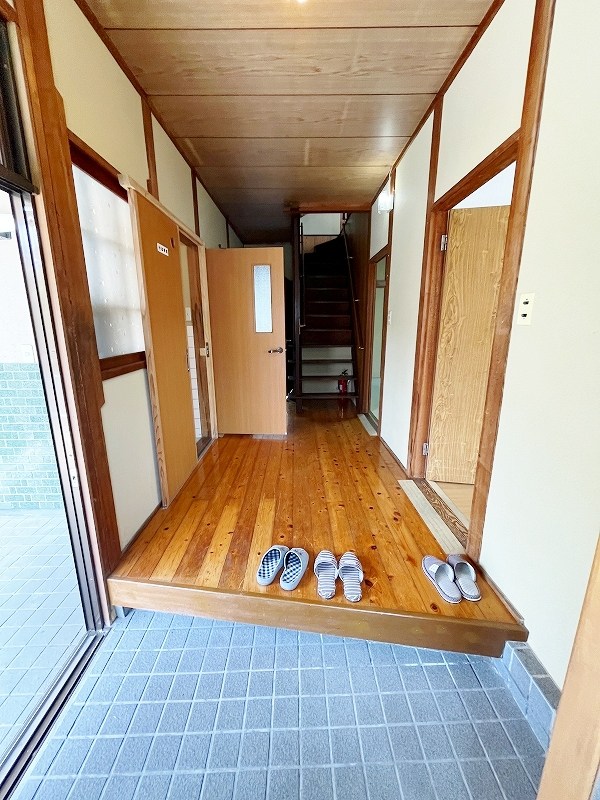 沼緑町貸家 玄関