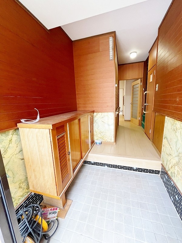 田原新町貸家 玄関