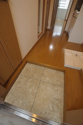 サニーライトビル 玄関