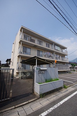 ラクシャリー春ケ丘  201号室 外観