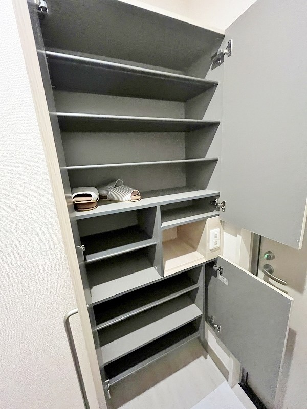 D-ROOM　N.T エントランス
