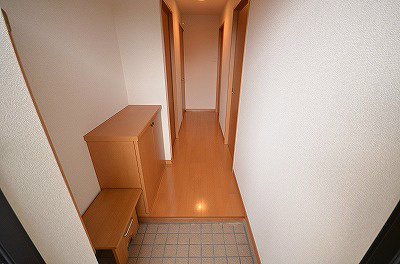ゼルコバ 玄関