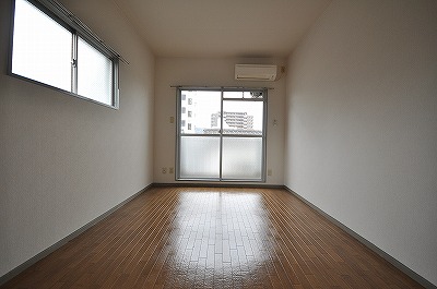オリエンタル原町別院 リビング