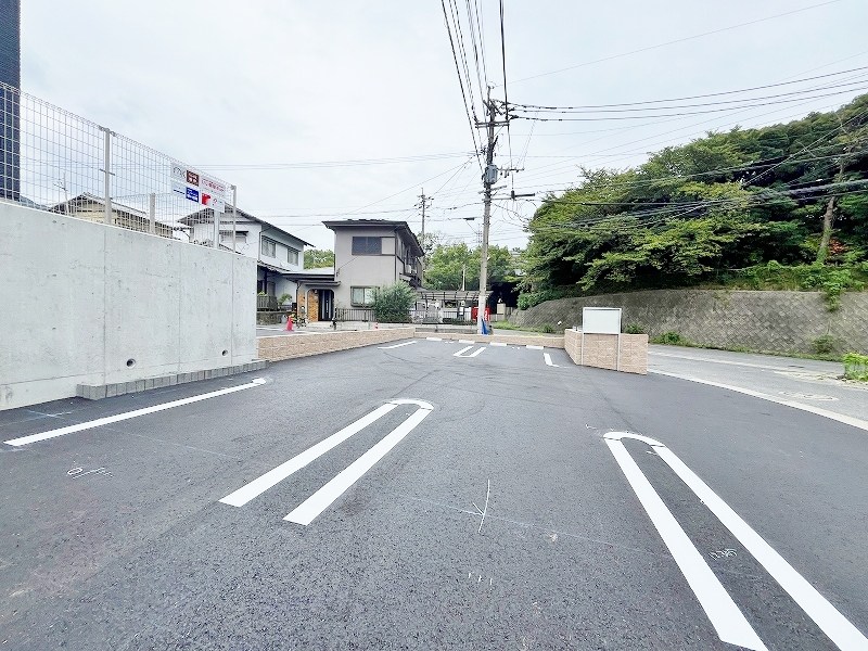 ラ・ポーズ葛原 駐車場