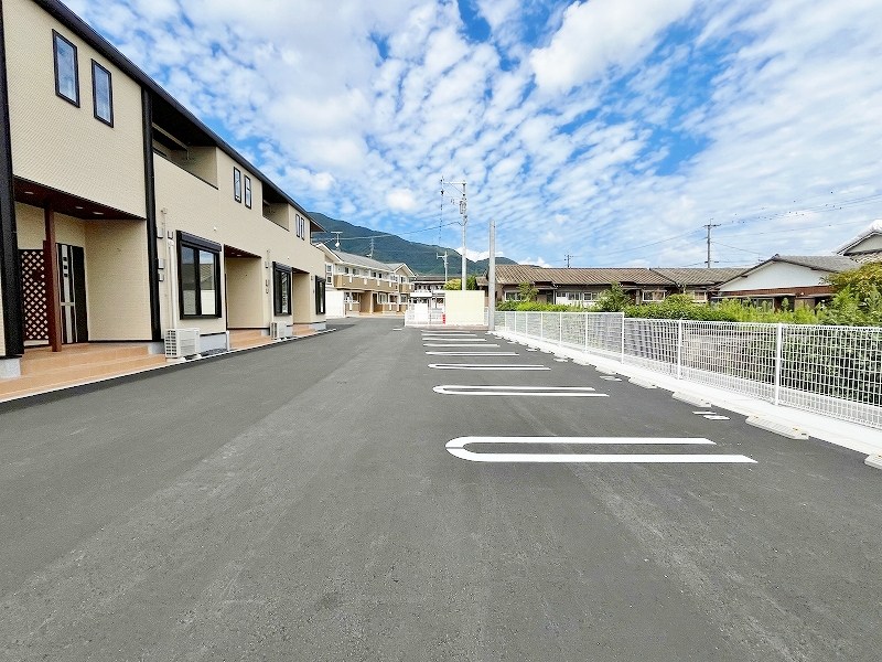 ソレイユ元町Ⅳ 駐車場
