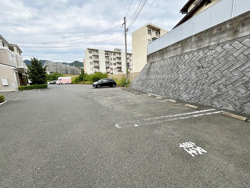パインヒルズ 駐車場