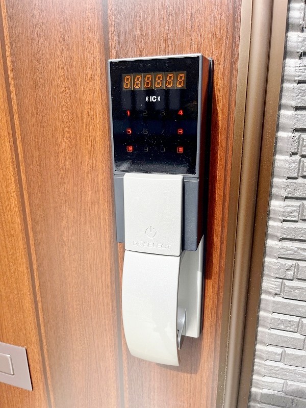 フィールズイーストA   玄関