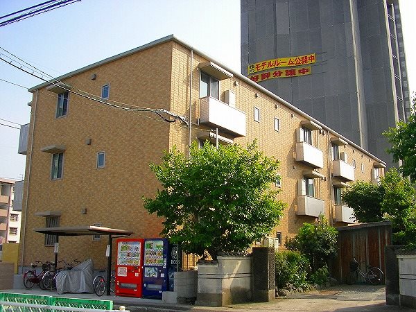 シャーメゾン朽網駅前  201号室 外観