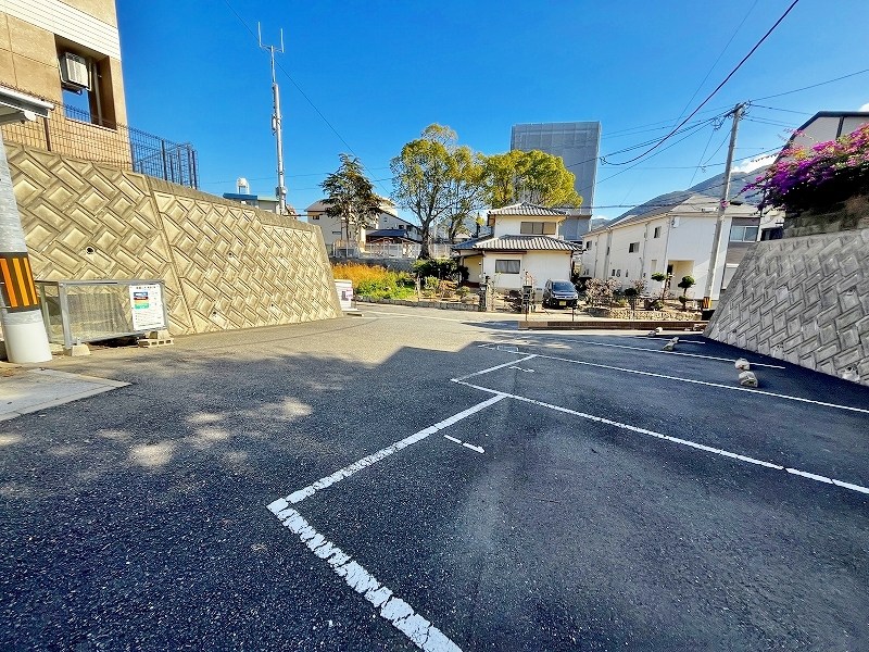 Crecia　M（クレシア　エム）  駐車場