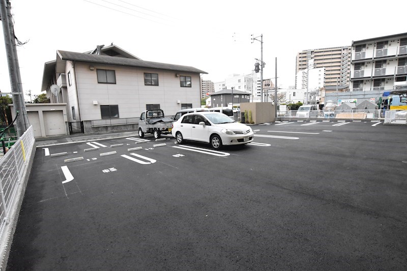 ラインスター三萩野 駐車場