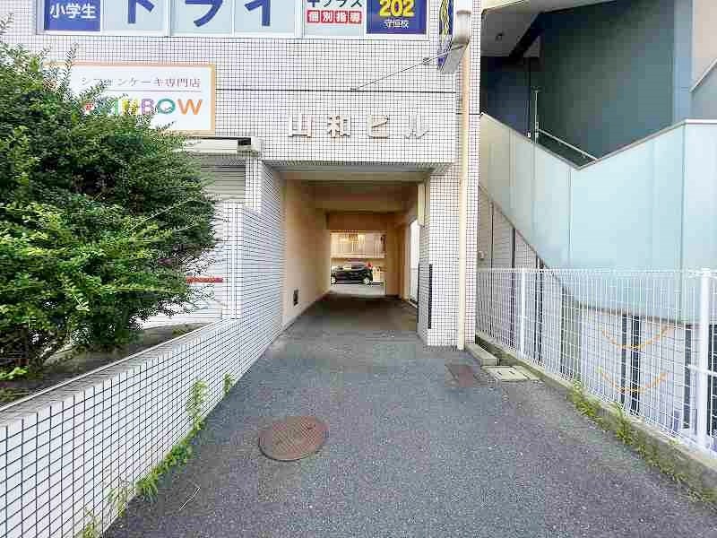 山和ビル 駐車場