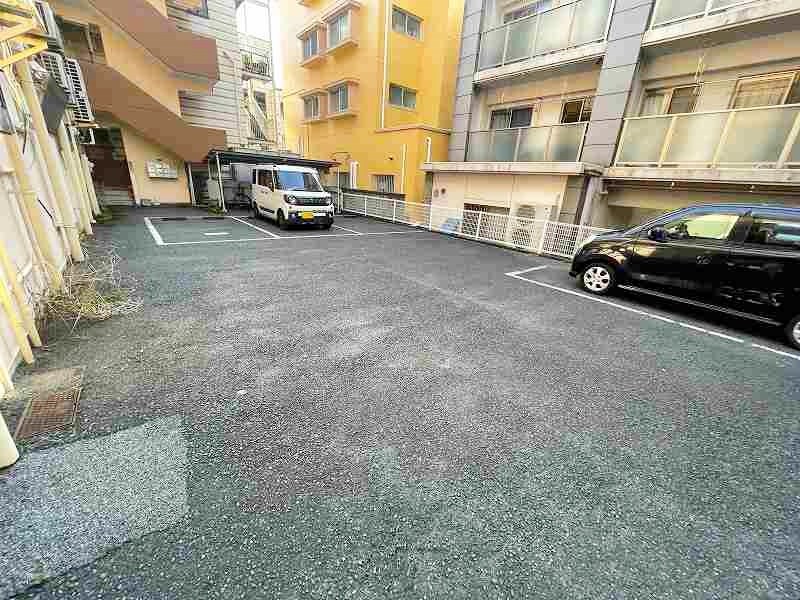 山和ビル 駐車場