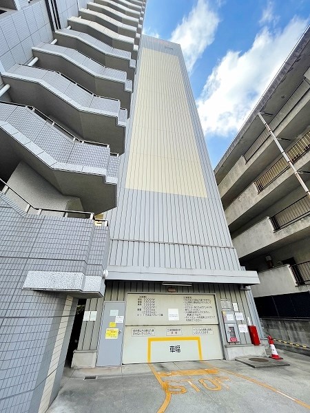 ニューサンリバー１２番館 駐車場