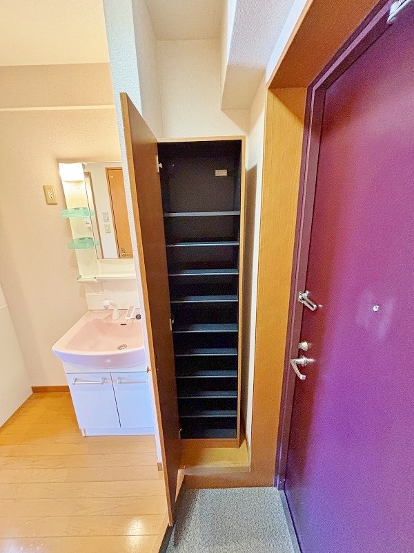 吉野町ワンルームマンション エントランス