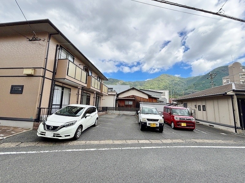 ビーライン足原 駐車場