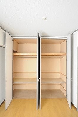 ロイヤルセンターＢＬＤ 収納