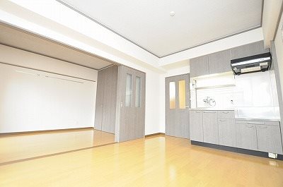 ロイヤルセンターＢＬＤ リビング