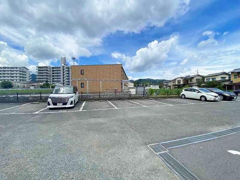 セジュール福西 駐車場